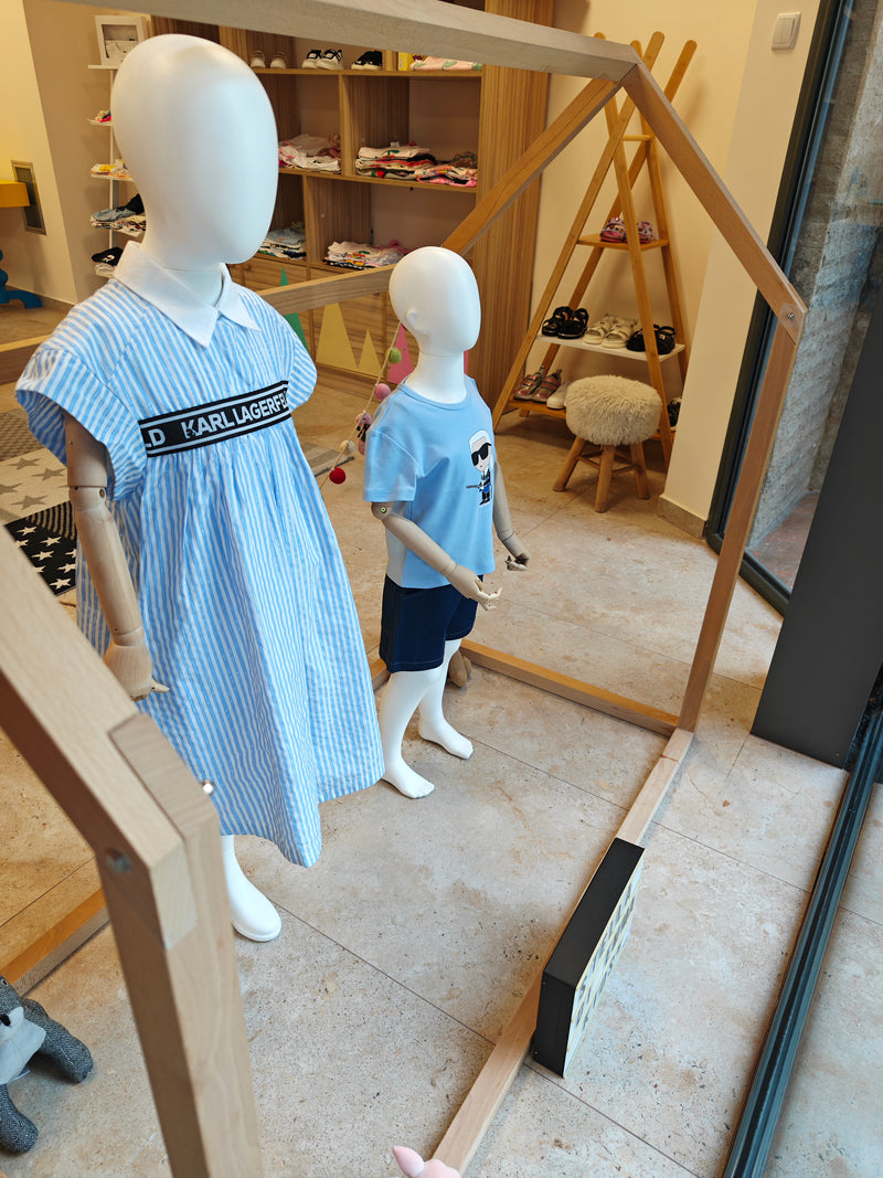 Детският кът с дървената къщичка в Stella di Emma Kids